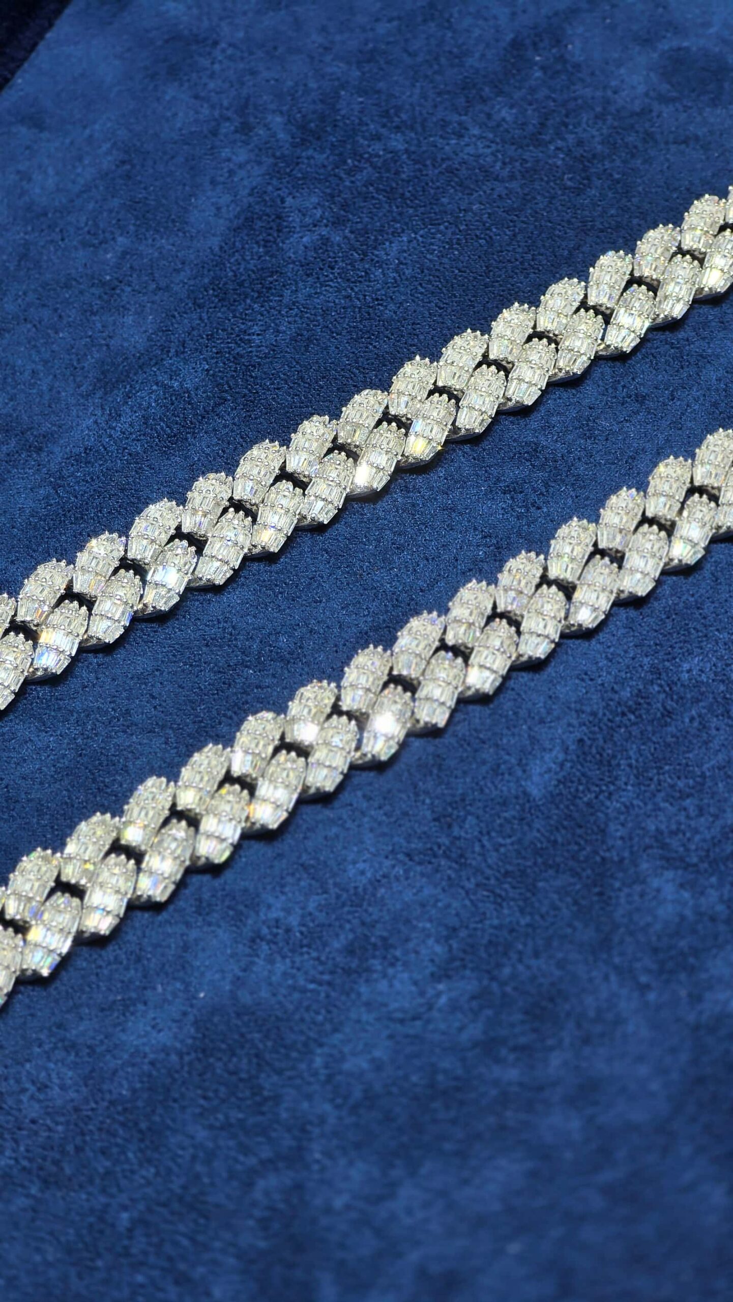 22-Inch White Baguette-Cut Cuban Chain (16mm) - Image 2